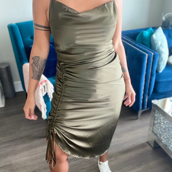 Vania Dress - Picture 3 of 3